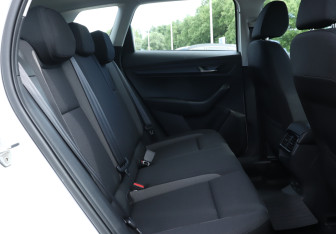 Подержанный автомобиль Skoda Karoq 2022 года (10 фото)