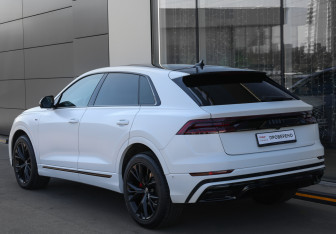 Подержанный автомобиль Audi Q8 2018 года (7 фото)