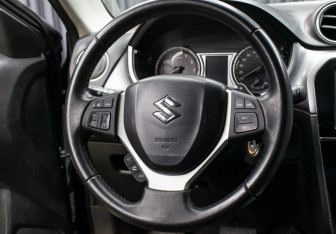 Подержанный автомобиль Suzuki Vitara 2016 года (17 фото)