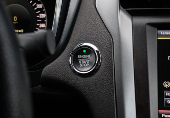 Подержанный автомобиль Ford Mondeo Sedan 2015 года (21 фото)