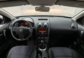 Подержанный автомобиль Nissan Qashqai 2009 года (11 фото)