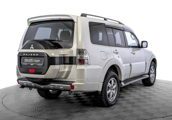 Подержанный автомобиль Mitsubishi Pajero 2017 года (5 фото)
