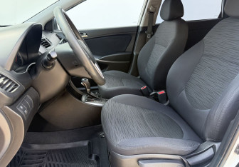 Подержанный автомобиль Hyundai Solaris Hatchback 2015 года (10 фото)