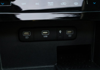 Подержанный автомобиль Kia Carnival 2021 года (28 фото)