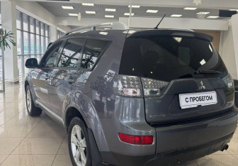 Подержанный автомобиль Mitsubishi Outlander 2007 года (6 фото)
