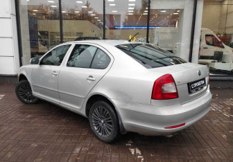 Подержанный автомобиль Skoda Octavia Liftback 2012 года (6 фото)