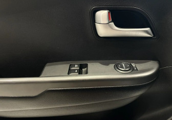 Подержанный автомобиль Kia Rio Sedan 2017 года (17 фото)