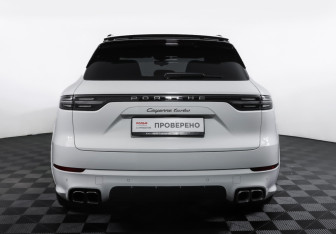 Подержанный автомобиль Porsche Cayenne 2018 года (6 фото)