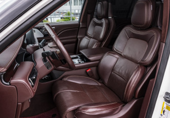 Подержанный автомобиль Lincoln Aviator 2020 года (9 фото)
