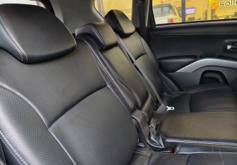 Подержанный автомобиль Mitsubishi Outlander 2011 года (11 фото)