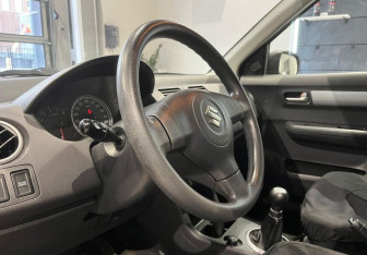 Подержанный автомобиль Suzuki Swift Hatchback 2008 года (10 фото)