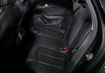 Подержанный автомобиль Audi A6 Sedan 2015 года (10 фото)