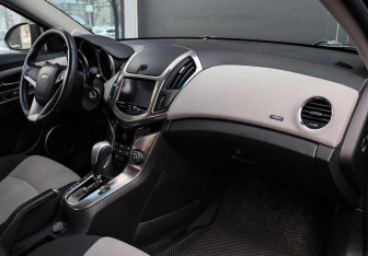 Подержанный автомобиль Chevrolet Cruze Sedan 2013 года (7 фото)
