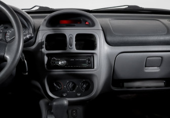 Подержанный автомобиль Renault Clio Hatchback 2000 года (12 фото)