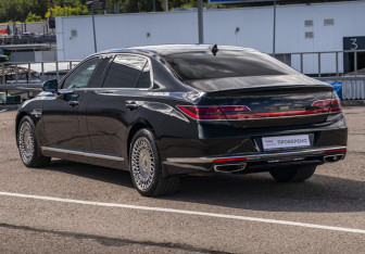 Подержанный автомобиль Genesis G90 2021 года (8 фото)