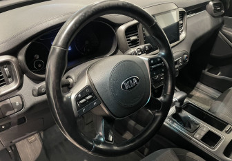 Подержанный автомобиль Kia Sorento 2019 года (14 фото)