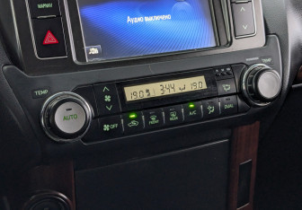 Подержанный автомобиль Toyota Land Cruiser Prado 2015 года (21 фото)