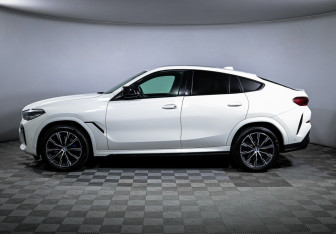 Подержанный автомобиль BMW X6 2021 года (8 фото)