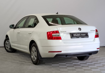 Подержанный автомобиль Skoda Octavia Liftback 2018 года (7 фото)