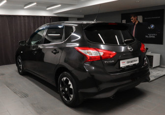 Подержанный автомобиль Nissan Tiida Hatchback 2015 года (6 фото)