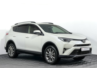 Подержанный автомобиль Toyota RAV4 2016 года (3 фото)