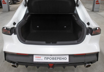 Подержанный автомобиль Changan UNI-V 2024 года (10 фото)