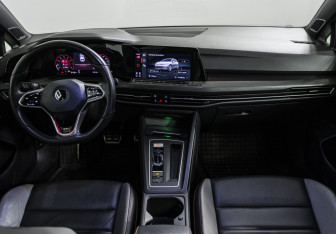 Подержанный автомобиль Volkswagen Golf GTI Hatchback 2021 года (11 фото)