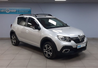 Подержанный автомобиль Renault Sandero 2020 года (3 фото)