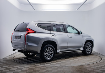 Подержанный автомобиль Mitsubishi Pajero Sport 2019 года (5 фото)