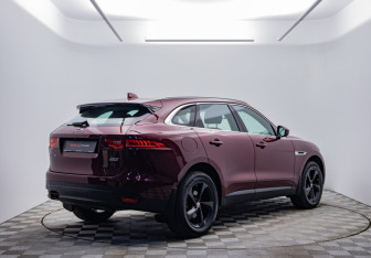 Подержанный автомобиль Jaguar F-Pace 2016 года (5 фото)