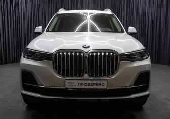 Подержанный автомобиль BMW X7 2019 года (2 фото)