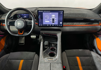 Подержанный автомобиль Zeekr 001 2023 года (11 фото)