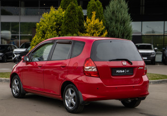 Подержанный автомобиль Honda Jazz 2008 года (5 фото)