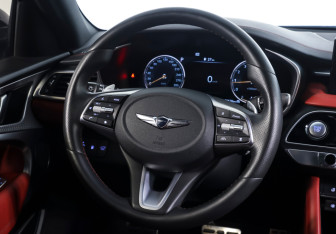 Подержанный автомобиль Genesis G70 2022 года (13 фото)