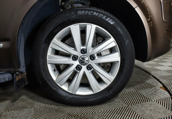 Подержанный автомобиль Volkswagen Multivan 2012 года (5 фото)