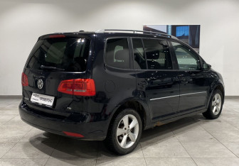 Подержанный автомобиль Volkswagen Touran 2013 года (5 фото)