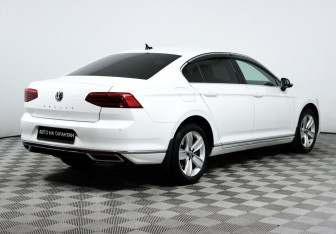 Подержанный автомобиль Volkswagen Passat Sedan 2020 года (5 фото)
