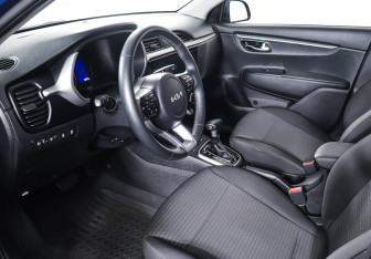 Подержанный автомобиль Kia Rio Hatchback 2021 года (12 фото)