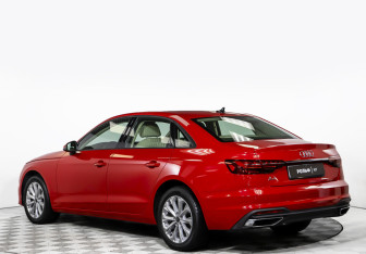 Подержанный автомобиль Audi A4 Sedan 2022 года (5 фото)
