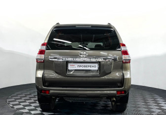 Подержанный автомобиль Toyota Land Cruiser Prado 2015 года (6 фото)