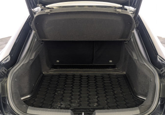 Подержанный автомобиль Changan UNI-V 2022 года (10 фото)