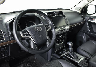 Подержанный автомобиль Toyota Land Cruiser Prado 2020 года (11 фото)
