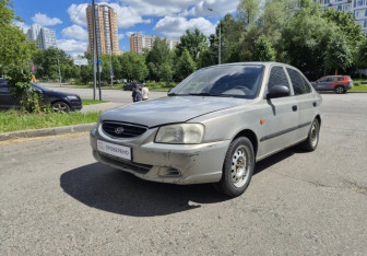 Подержанный автомобиль Hyundai Accent Sedan 2010 года (2 фото)