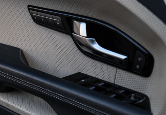 Подержанный автомобиль Land Rover Range Rover Evoque 2013 года (17 фото)