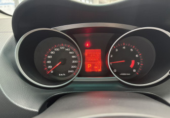 Подержанный автомобиль Mitsubishi Outlander 2007 года (14 фото)