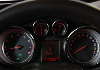 Подержанный автомобиль Opel Insignia Liftback 2008 года (10 фото)