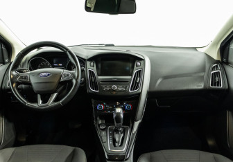 Подержанный автомобиль Ford Focus Hatchback 2016 года (6 фото)