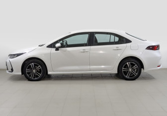 Подержанный автомобиль Toyota Corolla Sedan 2019 года (8 фото)