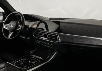 Подержанный автомобиль BMW X5 2020 года (16 фото)