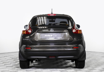 Подержанный автомобиль Nissan Juke 2012 года (6 фото)